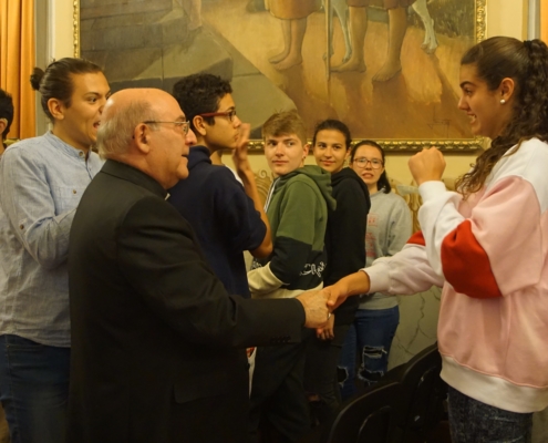 Jóvenes sordos con Obispo 1