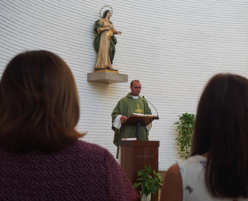 Vicario general misa fin de curso profesores religión